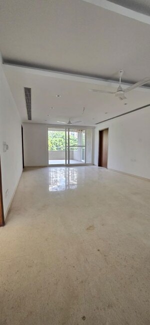 Room in 4 BHK Apartment at TREVOC Royal Residences, Sector 56 – for Sale