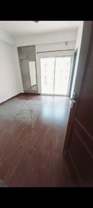 Room in 2 BHK Apartment at VVIP Addresses, Raj Nagar Extension – for Rent
