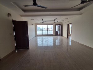 Building Lobby in 3 BHK Builder Floor at Huda HBC Society, Sector 9 – for Rent