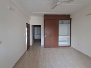 Room in 3 BHK Builder Floor at Huda HBC Society, Sector 9 – for Rent