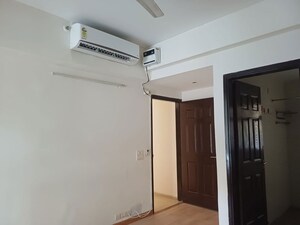 Room in 4 BHK Apartment at Unitech Escape, Sector 50 – for Sale