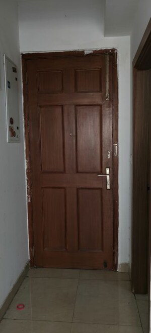 Room in 2.5 BHK Apartment at ATS Happy Trails, Sector 10 Greater Noida – for Rent