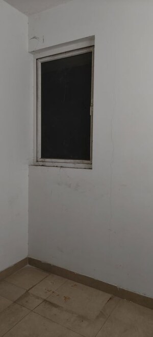 Room in 2.5 BHK Apartment at ATS Happy Trails, Sector 10 Greater Noida – for Rent