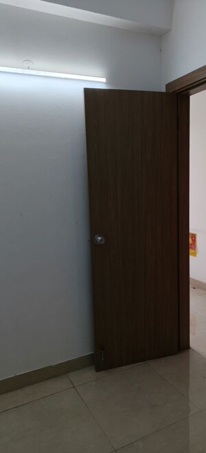 Room in 2.5 BHK Apartment at ATS Happy Trails, Sector 10 Greater Noida – for Rent