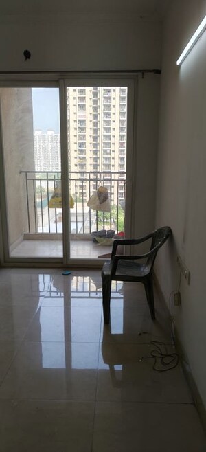 Room in 2.5 BHK Apartment at ATS Happy Trails, Sector 10 Greater Noida – for Rent