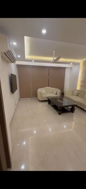 Team Area in 3 BHK Builder Floor at Kalkaji – for Rent