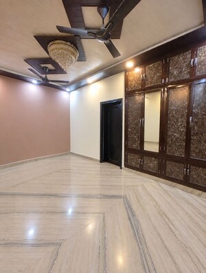 Room in  Independent House at Ashok Vihar Phase 3 – for Rent