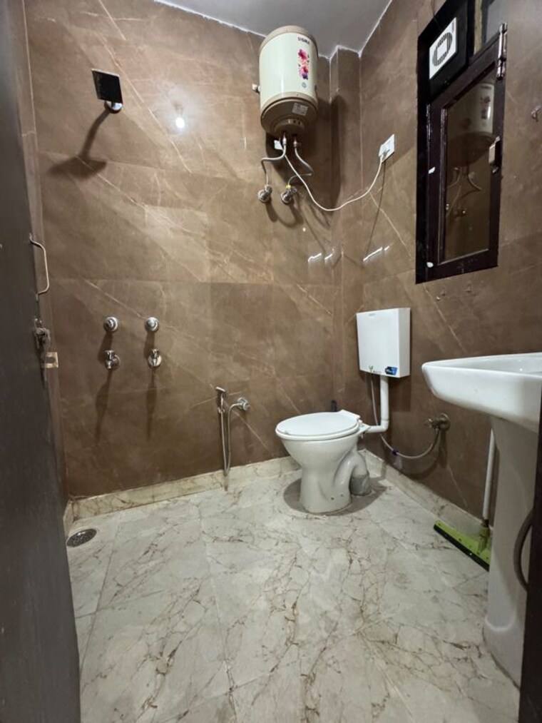 Bathroom, chattarpur 2 Bedroom 850 Sq.Ft. Builder Floor In Chattarpur Delhi 10782668