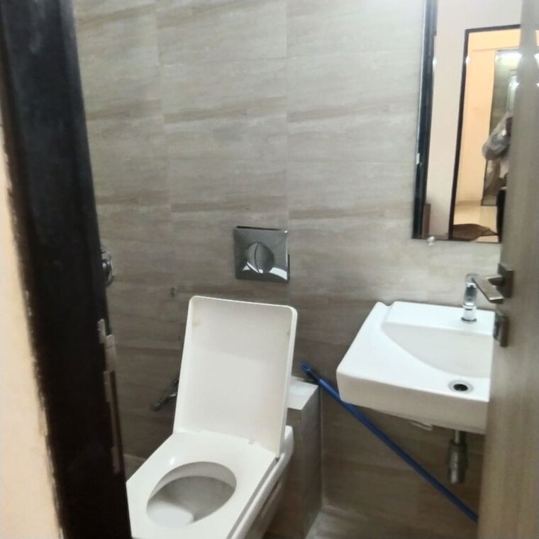 Bathroom, kanakia-spaces-sevens Pg For Girls In Andheri East 10782632