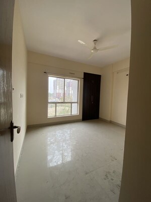 Room in 3 BHK Apartment at Unimark Springfield, Rajarhat Gopalpur – for Sale