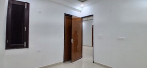Room in 2 BHK Builder Floor at Crystal Apartments Noida, Sector 73 – for Sale