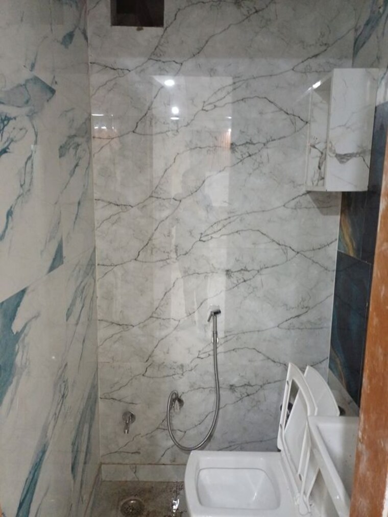 Bathroom, palla village 3.5 Bedroom 50 Sq.Yd. Independent House In Palla Village Delhi 10782690