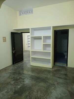 Room in 2 BHK Independent House at Mahmoorganj – for Rent