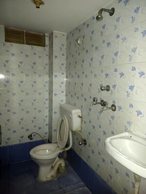 Bathroom in 2 BHK Independent House at Mahmoorganj – for Rent