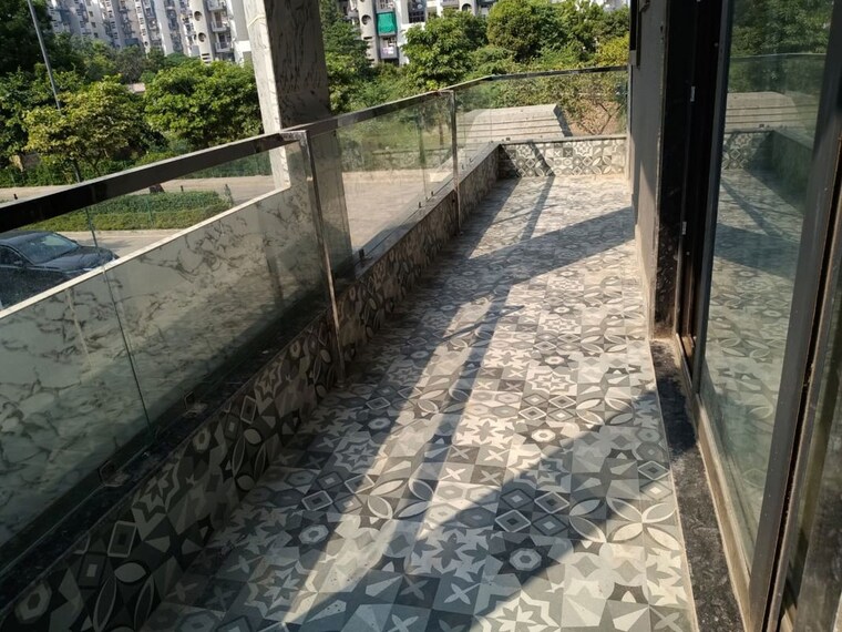 Balcony, bptp-district-phase-2 3 Bedroom 170 Sq.Yd. Builder Floor In Sector 84 Faridabad 10782683