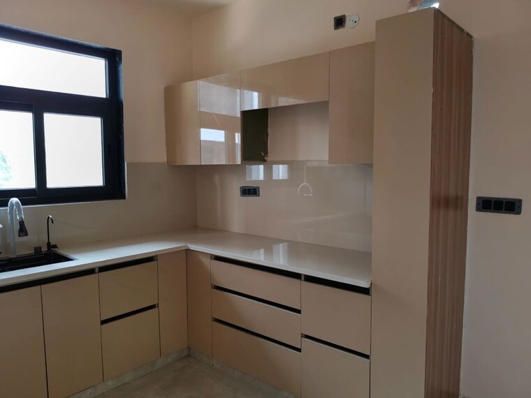 Kitchen, bptp-district-phase-2 3 Bedroom 170 Sq.Yd. Builder Floor In Sector 84 Faridabad 10782683