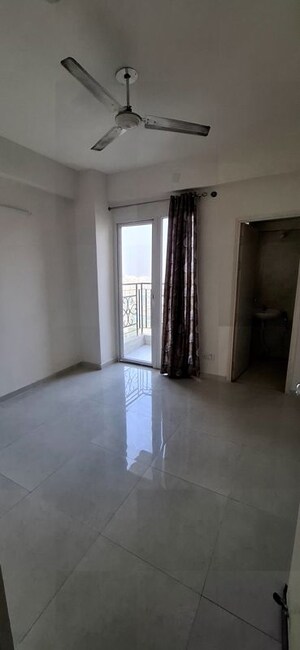 Room in 2 BHK Apartment at Signature Global The Millennia, Sector 37d – for Rent