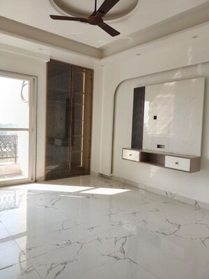Room in  Builder Floor at BPTP District Phase 2, Sector 84 – for Sale