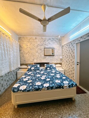 Bedroom in 2 BHK Apartment at Mangal Prabha, Santacruz East – for Rent