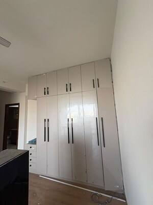 Room in 3 BHK Apartment at Tulip Yellow, Sector 69 – for Rent