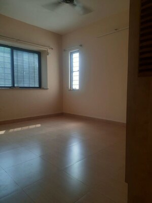 Room in 2 BHK Apartment at Tingre Nagar – for Rent