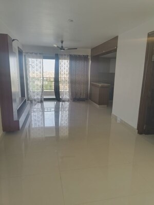 Room in 3 BHK Apartment at Platinum Greens Mansarovar, Mansarovar – for Rent