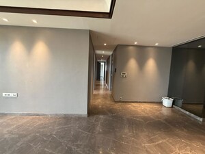 Room in 4 BHK Apartment at Lodha Trump Tower, Worli – for Rent