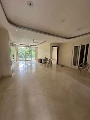 Building Lobby in 3 BHK Builder Floor at Sector 23 – for Rent