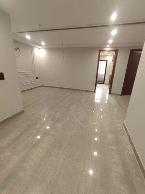 Room in 3 BHK Builder Floor at Paschim Vihar – for Sale