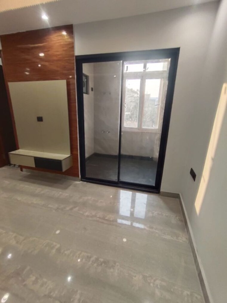 Room, paschim vihar 3 Bedroom 200 Sq.Yd. Builder Floor In Paschim Vihar Delhi 10782817