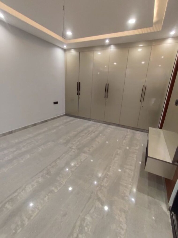 Room, paschim vihar 3 Bedroom 200 Sq.Yd. Builder Floor In Paschim Vihar Delhi 10782817