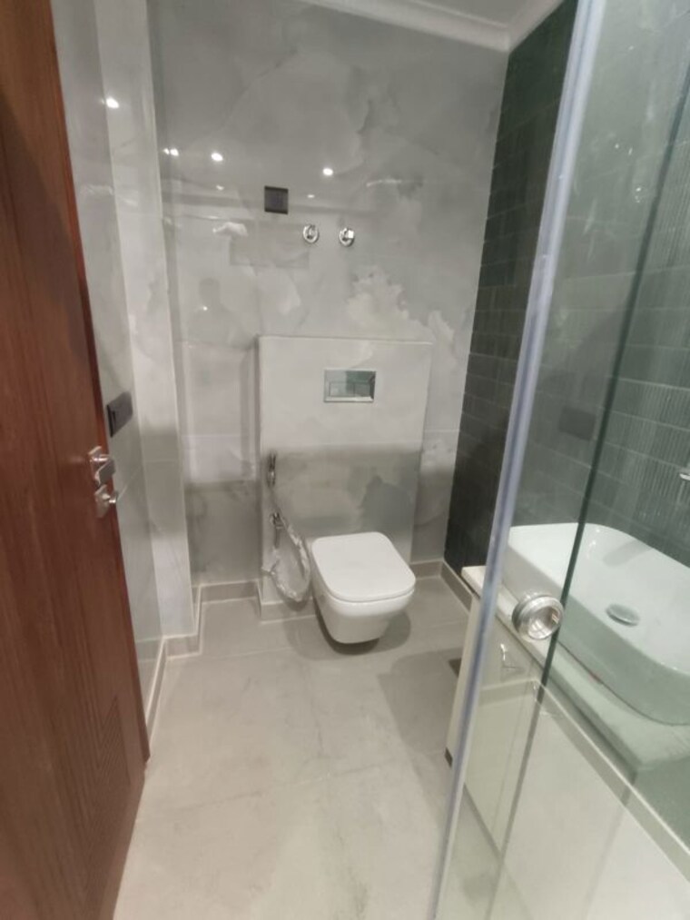 Bathroom, paschim vihar 3 Bedroom 200 Sq.Yd. Builder Floor In Paschim Vihar Delhi 10782817