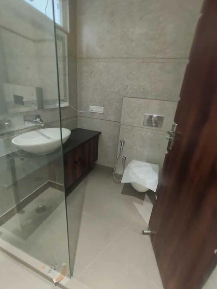 Bathroom, paschim vihar 3 Bedroom 200 Sq.Yd. Builder Floor In Paschim Vihar Delhi 10782836