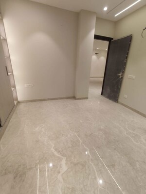 Room in 3 BHK Builder Floor at Paschim Vihar – for Sale