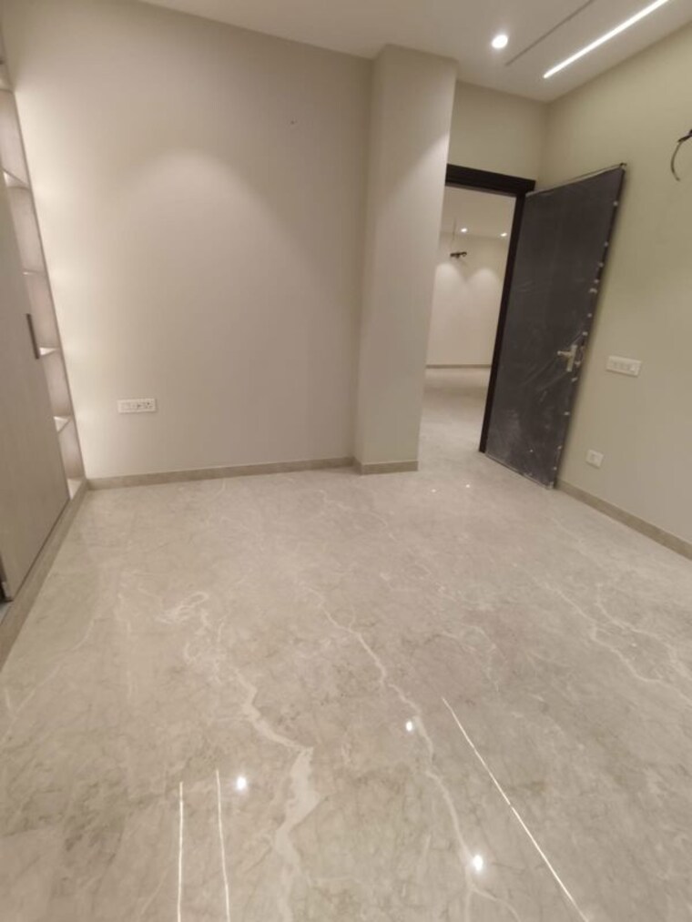 Room, paschim vihar 3 Bedroom 200 Sq.Yd. Builder Floor In Paschim Vihar Delhi 10782836
