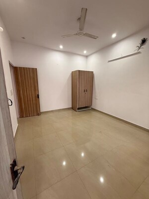 Room in 4 BHK Builder Floor at Sector 23 – for Rent