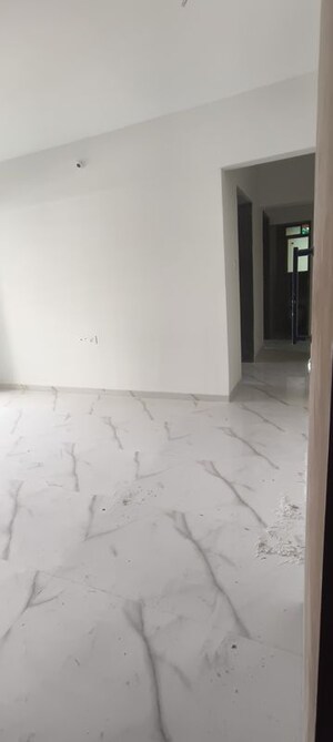 Room in 1 BHK Apartment at Raunak Unnathi Woods Phase 6, Ghodbunder Road – for Rent