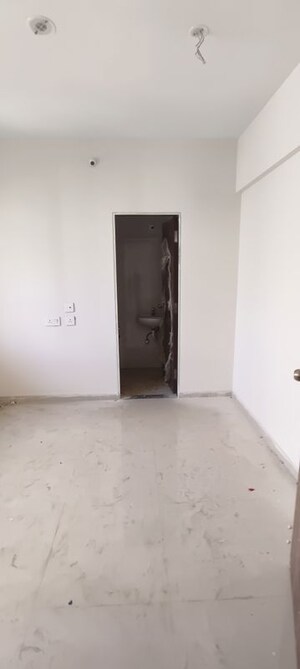 Room in 1 BHK Apartment at Raunak Unnathi Woods Phase 6, Ghodbunder Road – for Rent