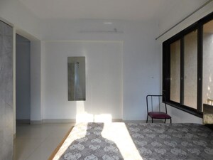 Bedroom in 2.5 BHK Apartment at Sindhi Society, Chembur – for Rent