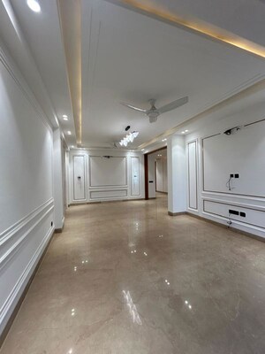 Room in 6 BHK Independent House at Sector 85 – for Sale