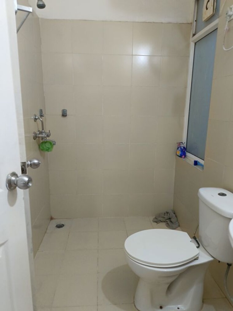 Bathroom, roots-courtyard 3 Bedroom 1400 Sq.Ft. Builder Floor In Sector 48 Gurgaon 10782895