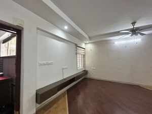 Room in 4 BHK Apartment at Niharika Signature, Gachibowli – for Rent