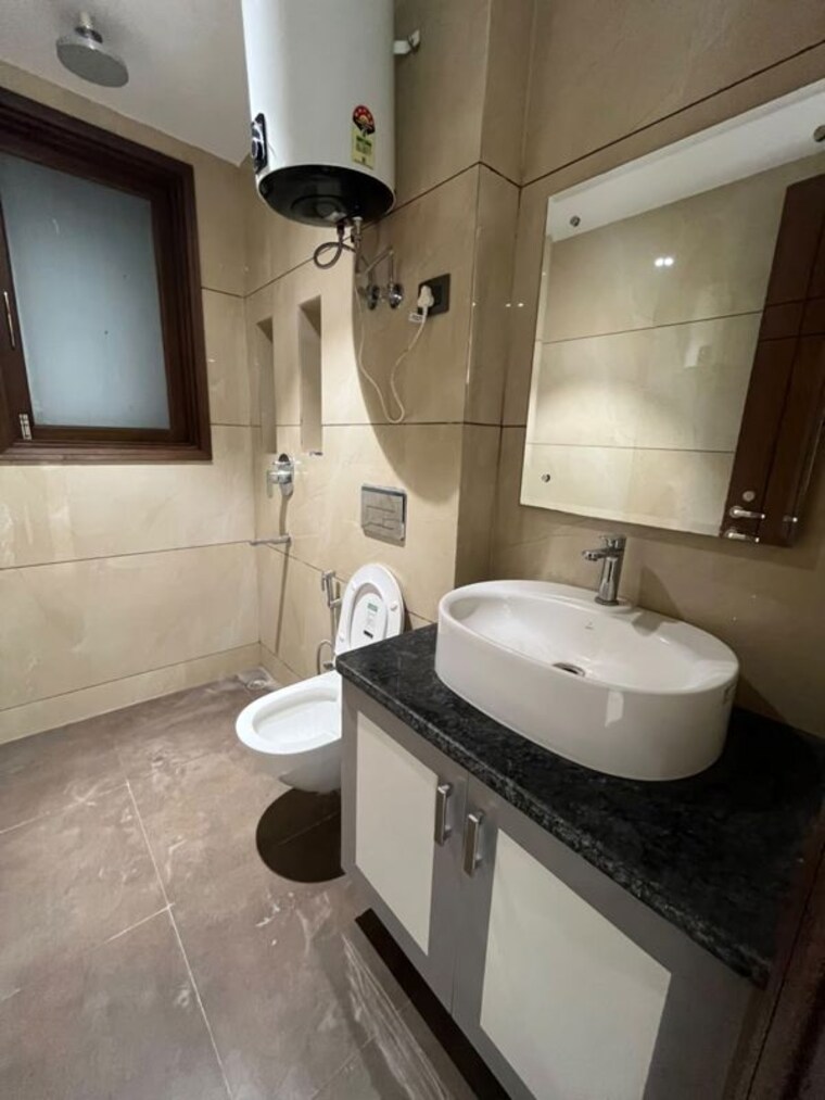 Bathroom, freedom fighters vihar 4 Bedroom 2000 Sq.Ft. Builder Floor In Freedom Fighters Vihar Delhi 10782927