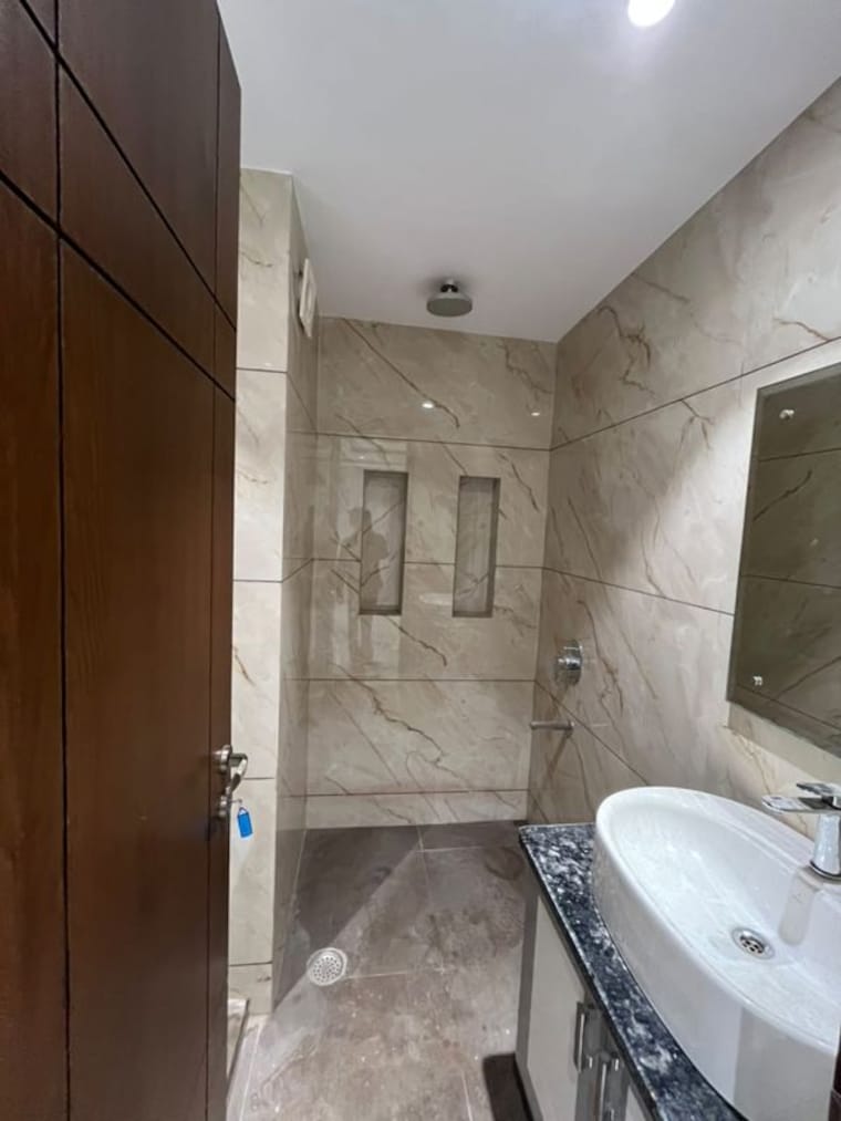 Bathroom, freedom fighters vihar 4 Bedroom 2000 Sq.Ft. Builder Floor In Freedom Fighters Vihar Delhi 10782927
