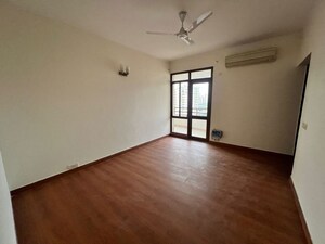 5 BHK Villa For Sale in Unitech The Villas, Sector 33