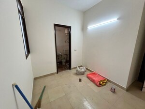 Room in 5 BHK Villa at Unitech The Villas, Sector 33 – for Sale