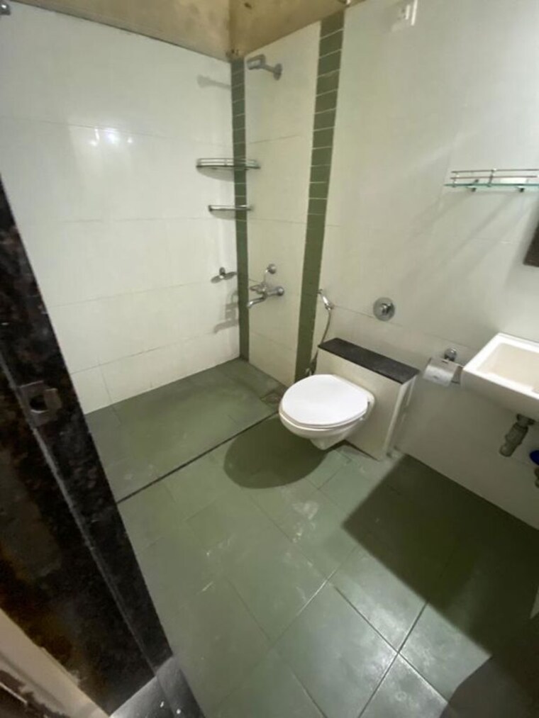 Bathroom, dahanukar colony 3 Bedroom 1367 Sq.Ft. Apartment In Dahanukar Colony Pune 10782946