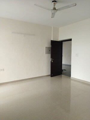 2 BHK Apartment For Sale in KLJ Platinum Heights, Sector 77