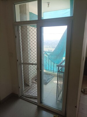 Room in 2.5 BHK Apartment at KLJ Greens, Sector 77 – for Sale