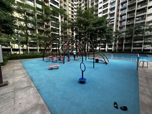 Swimming Pool in 1 BHK Apartment at Sheth Vasant Oasis, Andheri East – for Rent